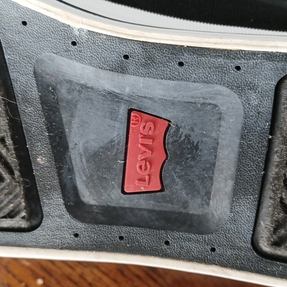 🎈$10 add on. LEVI'S Size 9 Men's shoes sneakers - Picture 9 of 10